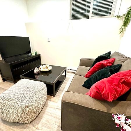 Cozy & Bright Home With Parking Victoria Exterior foto