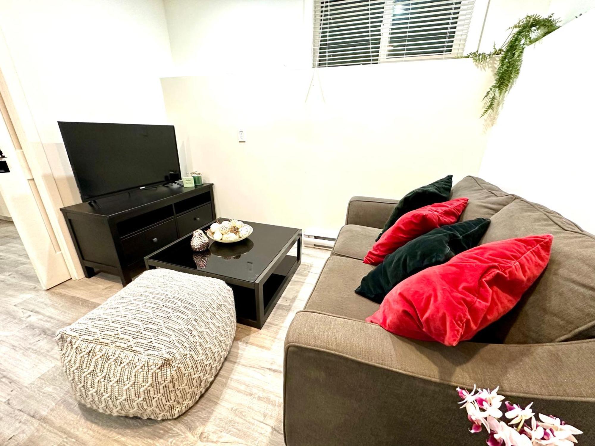 Cozy & Bright Home With Parking Victoria Exterior foto