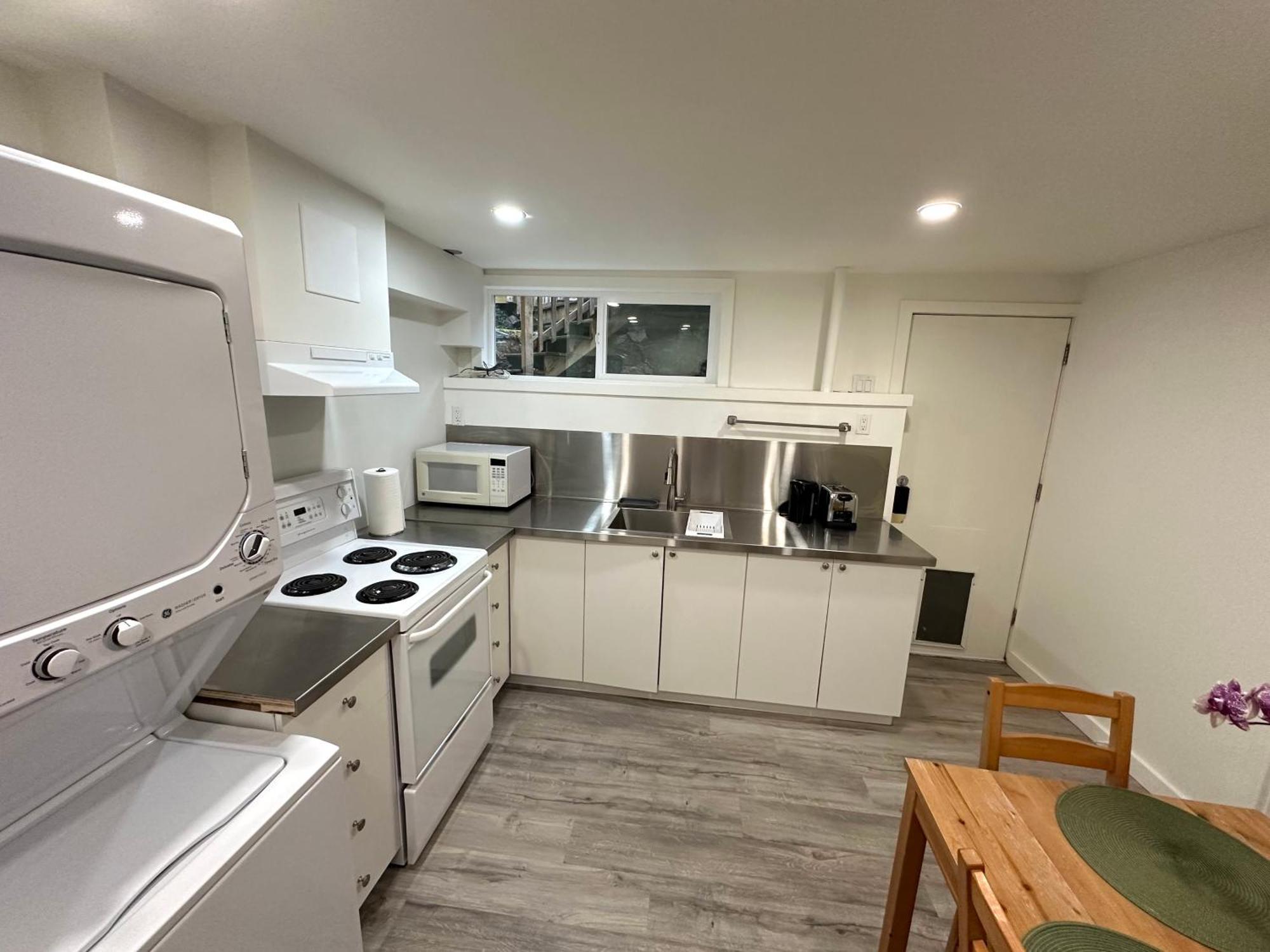 Cozy & Bright Home With Parking Victoria Exterior foto